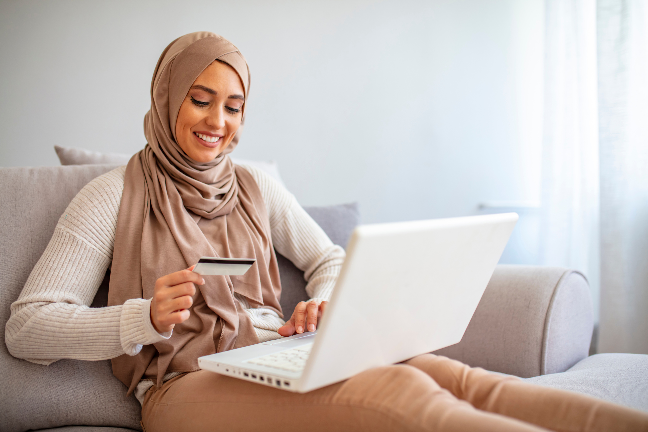 Muslim woman online shopping